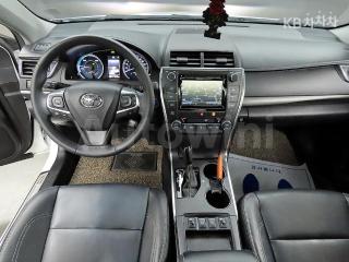 2017 TOYOTA CAMRY 2.5 HYBRID XLE - 9