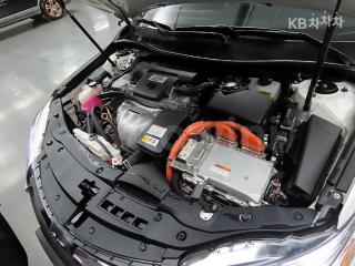 2017 TOYOTA CAMRY 2.5 HYBRID XLE - 18