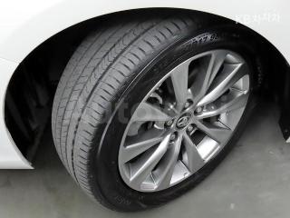 2017 TOYOTA CAMRY 2.5 HYBRID XLE - 19