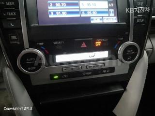 2014 TOYOTA CAMRY XLE - 13