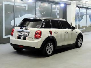 WMWXT3106F2C93664 2015 MINI COOPER 5DOORS D 1.5-3