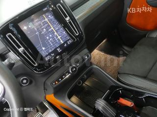 2019 VOLVO XC 40 T4 AWD R-DESIGN - 9