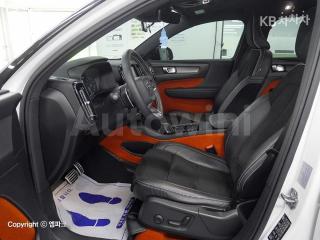 2019 VOLVO XC 40 T4 AWD R-DESIGN - 10