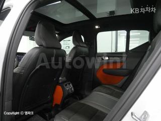 2019 VOLVO XC 40 T4 AWD R-DESIGN - 11