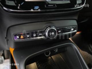 2019 VOLVO XC 40 T4 AWD R-DESIGN - 14