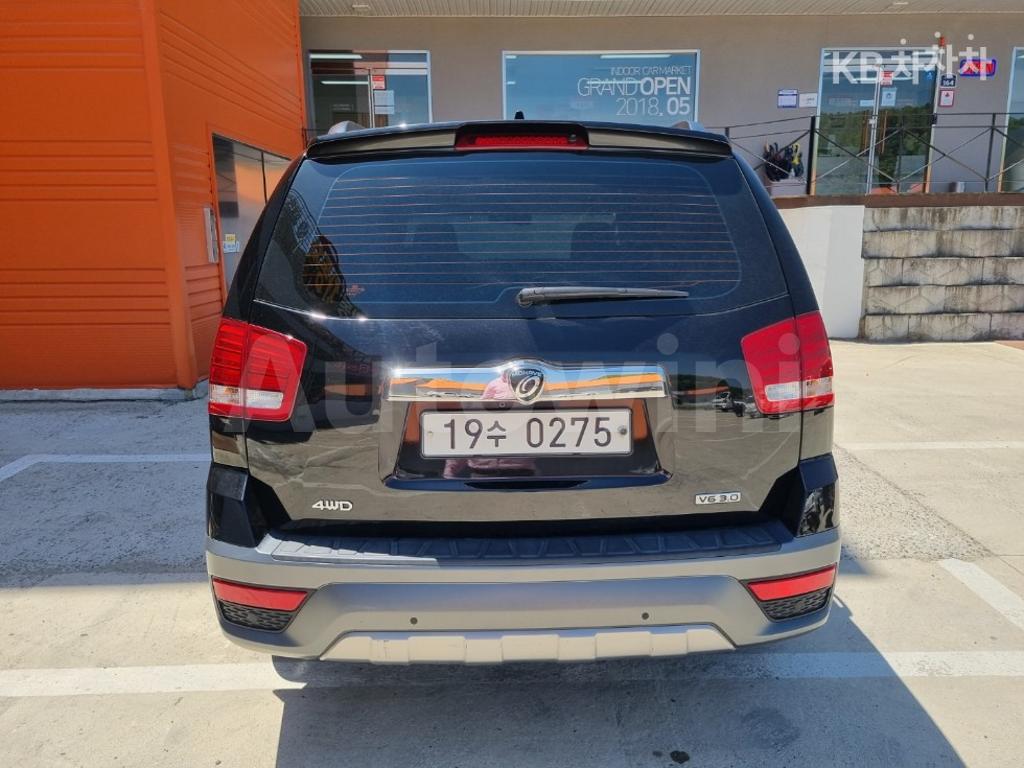 KNAKM814DHA154163 2017 KIA  MOHAVE BORREGO 4WD VIP 5 SEATS-5