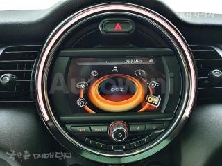 2015 MINI COOPER 5DOORS D 1.5 미드트림 - 12
