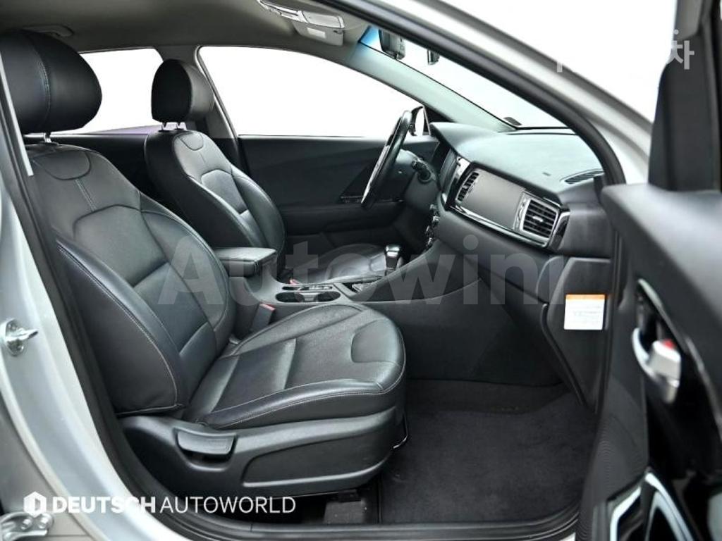 2017 KIA NIRO 1.6 PRESTIGE - 8