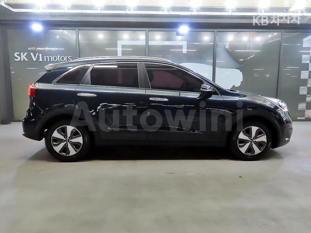 KNACB81CGHA062566 2017 KIA NIRO 1.6 PRESTIGE-2