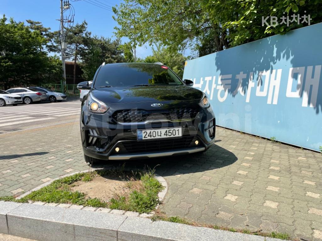 KNACB81CGMA457162 2021 KIA  NIRO 1.6 HEV PRESTIGE-0