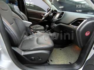 2019 JEEP CHEROKEE KL  2.4 GASOLINE AWD LONGITUDE HIGH - 10