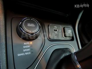 2019 JEEP CHEROKEE KL  2.4 GASOLINE AWD LONGITUDE HIGH - 13