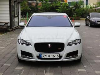 SAJBA4BN3HCY44793 2017 JAGUAR XF 2.0D PORTFOLIO AWD-0