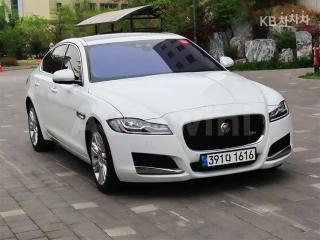 SAJBA4BN3HCY44793 2017 JAGUAR XF 2.0D PORTFOLIO AWD-1