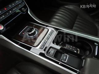 2017 JAGUAR XF 2.0D PORTFOLIO AWD - 11