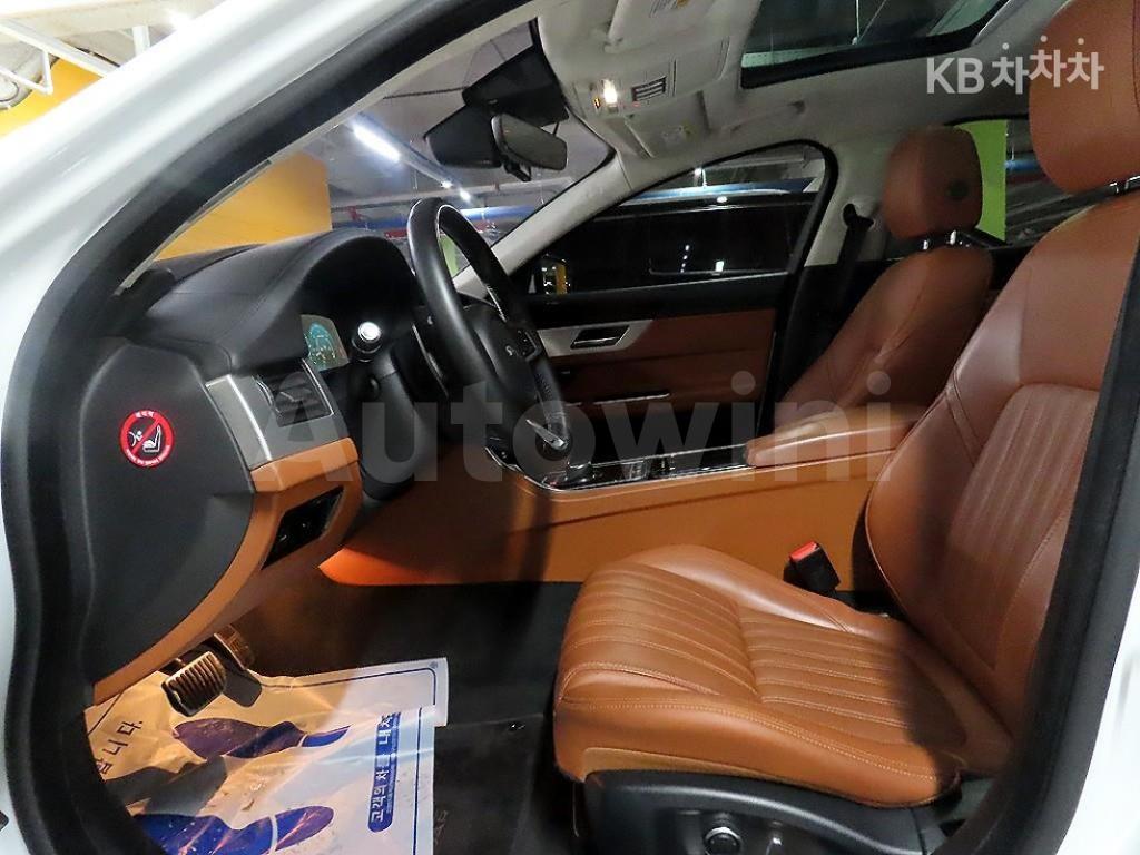 2019 JAGUAR XF 2.0D PORTFOLIO - 7