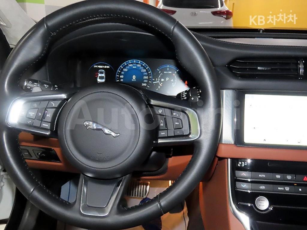 2019 JAGUAR XF 2.0D PORTFOLIO - 19