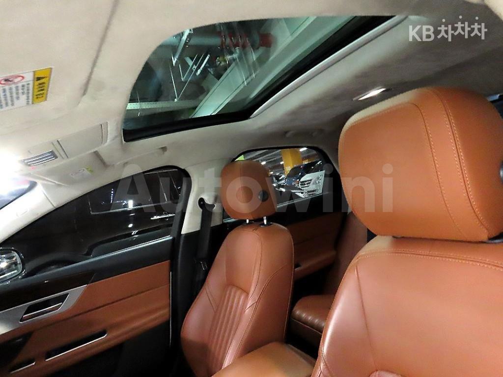 2019 JAGUAR XF 2.0D PORTFOLIO - 14