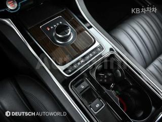 2019 JAGUAR XF 2.5T PORTFOLIO - 9