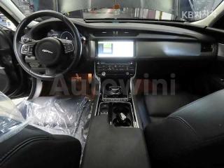 2017 JAGUAR XF 2.5T PRESTIGE - 10