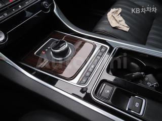 2017 JAGUAR XF 2.0D PORTFOLIO - 13