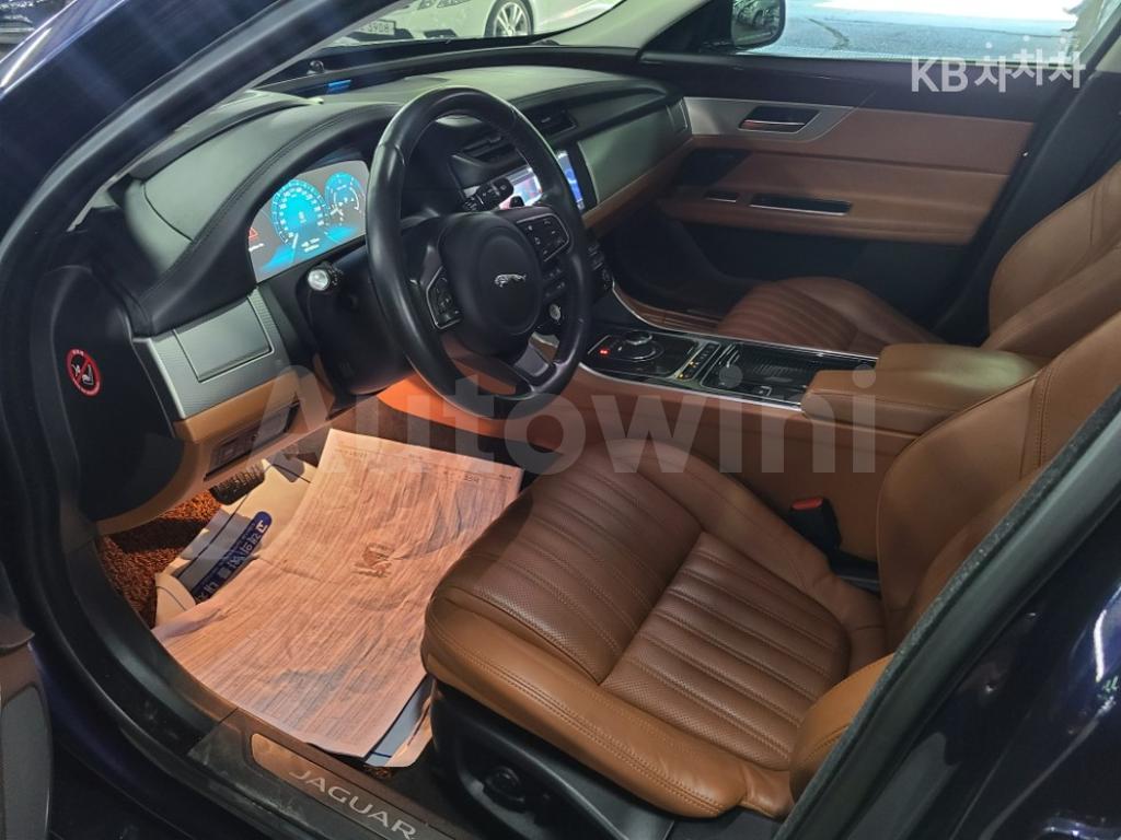 2017 JAGUAR XF 2.0D PORTFOLIO - 18