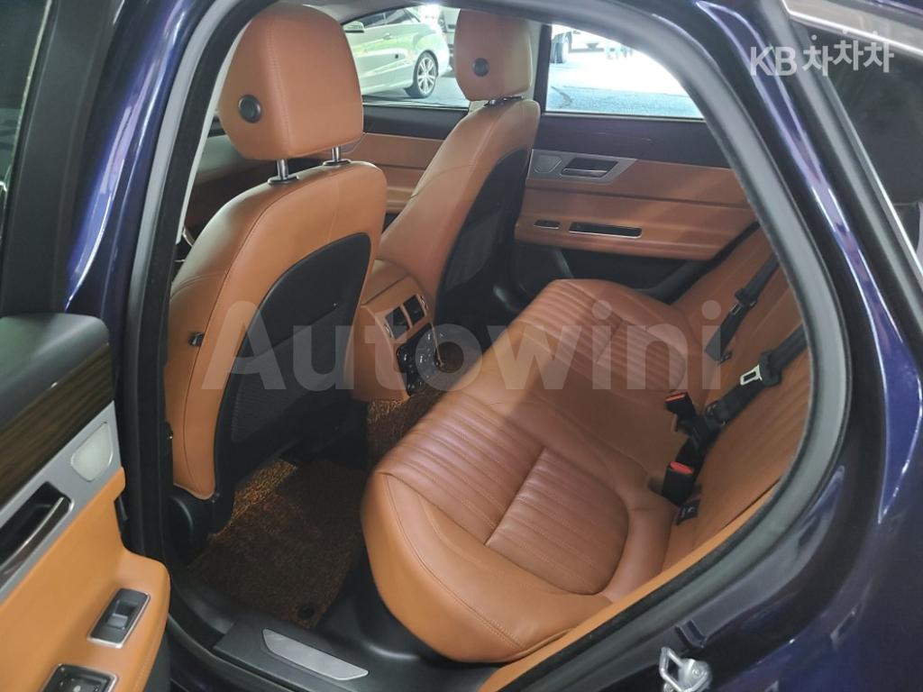 2017 JAGUAR XF 2.0D PORTFOLIO - 19