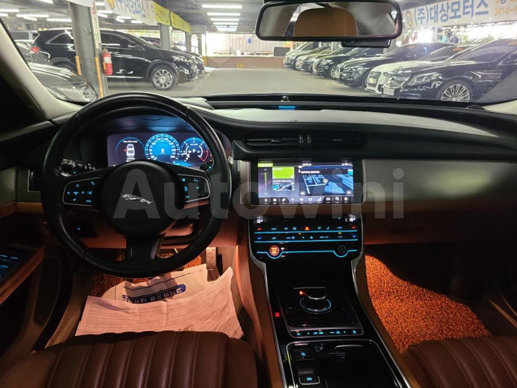 2017 JAGUAR XF 2.0D PORTFOLIO - 7