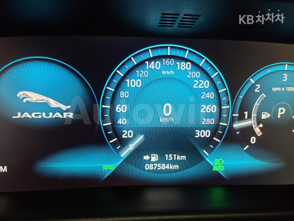 SAJBB4BN4HCY36652 2017 JAGUAR XF 2.0D PORTFOLIO-4