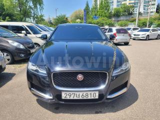 SAJBA4BN9KCY74517 2019 JAGUAR XF 2.0D PORTFOLIO AWD-0