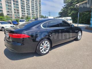 SAJBA4BN9KCY74517 2019 JAGUAR XF 2.0D PORTFOLIO AWD-2