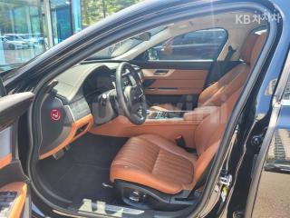 2019 JAGUAR XF 2.0D PORTFOLIO AWD - 7
