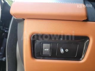 2019 JAGUAR XF 2.0D PORTFOLIO AWD - 19