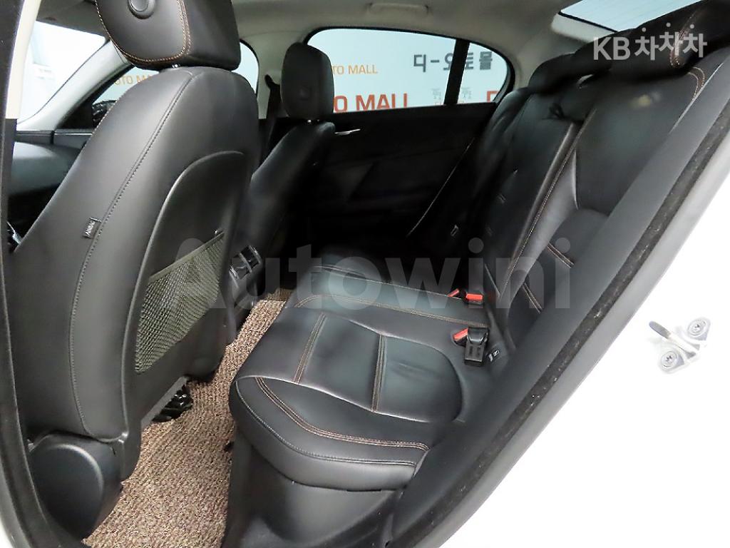 2018 JAGUAR XE 2.0 DIESEL 4WD PORTFOLIO - 7