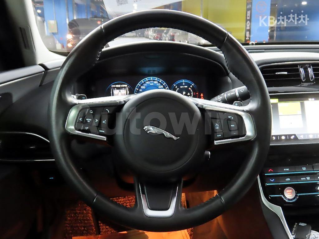 2018 JAGUAR XE 2.0 DIESEL 4WD PORTFOLIO - 11