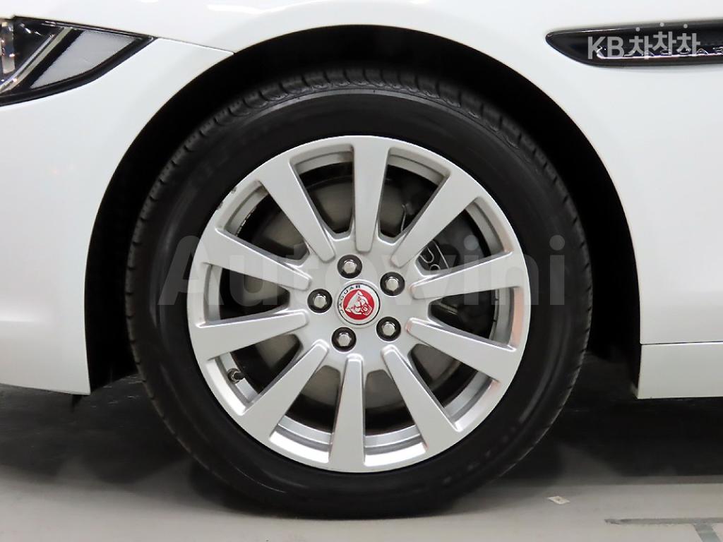 2018 JAGUAR XE 2.0 DIESEL 4WD PORTFOLIO - 20