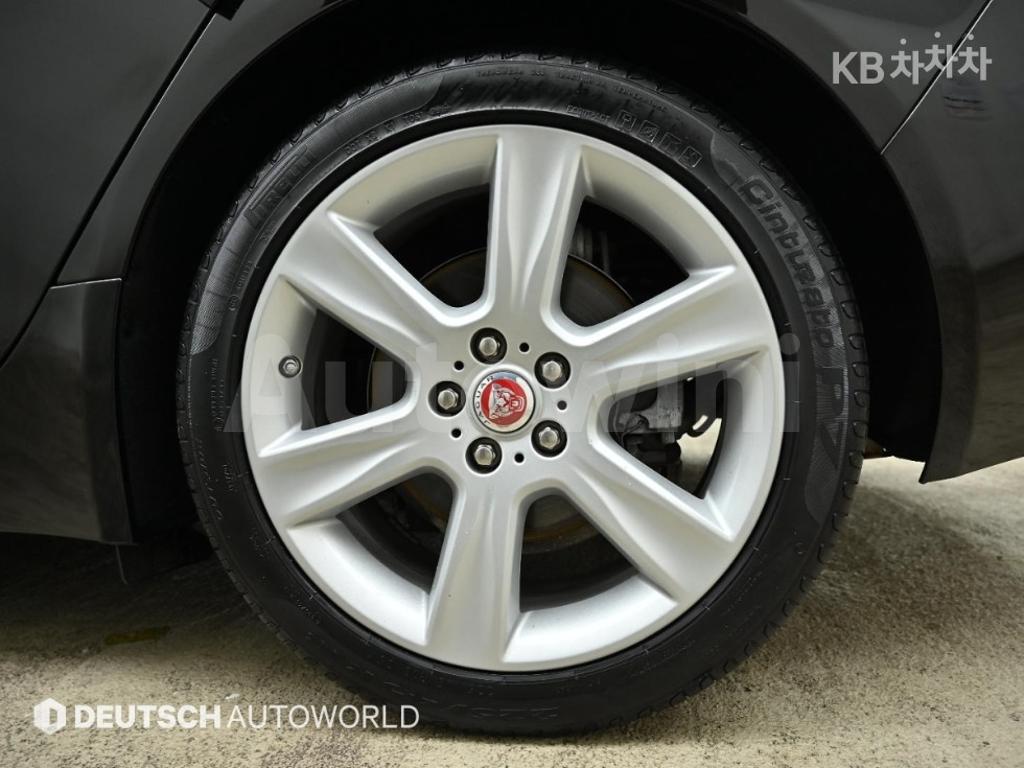 2016 JAGUAR XE 2.0 DIESEL PORTFOLIO - 8
