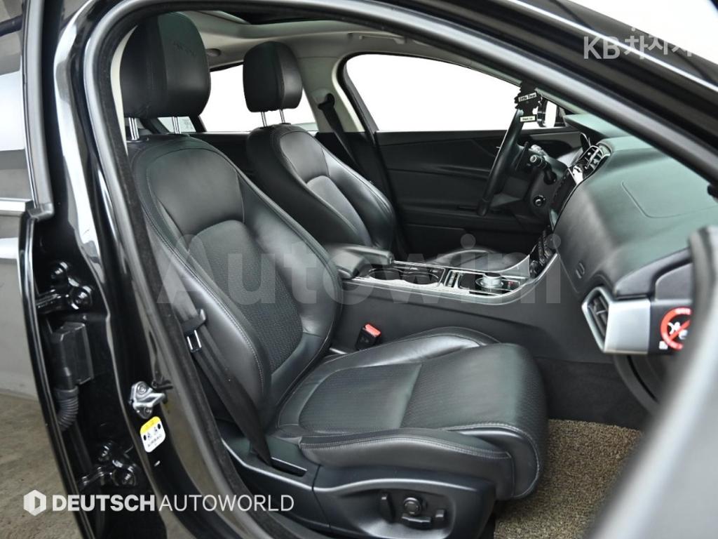 2016 JAGUAR XE 2.0 DIESEL PORTFOLIO - 10
