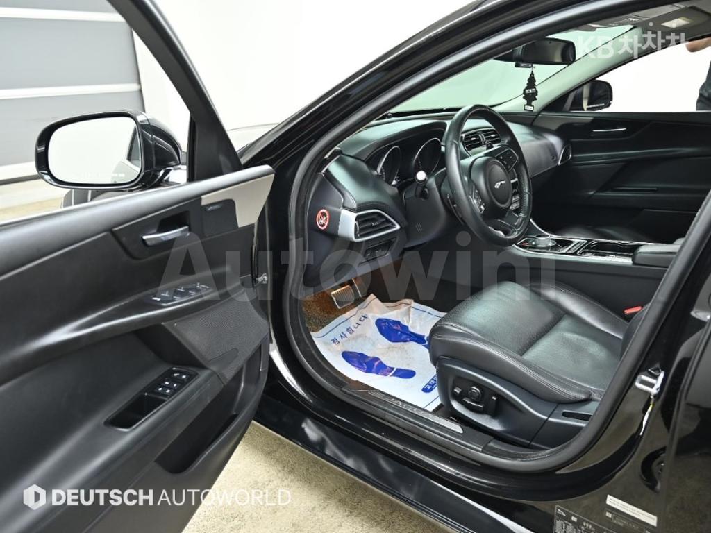 2016 JAGUAR XE 2.0 DIESEL PORTFOLIO - 11