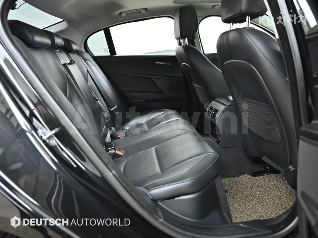 2016 JAGUAR XE 2.0 DIESEL PORTFOLIO - 12