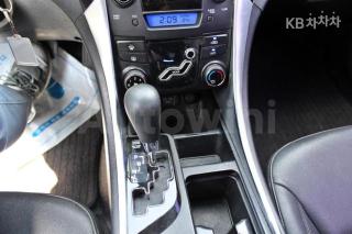 2011 HYUNDAI YF SONATA LPI LUXURY - 13