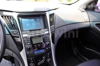 2011 HYUNDAI YF SONATA LPI LUXURY - 14