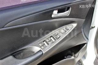 2011 HYUNDAI YF SONATA LPI LUXURY - 18