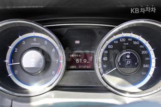 2011 HYUNDAI YF SONATA LPI LUXURY - 19
