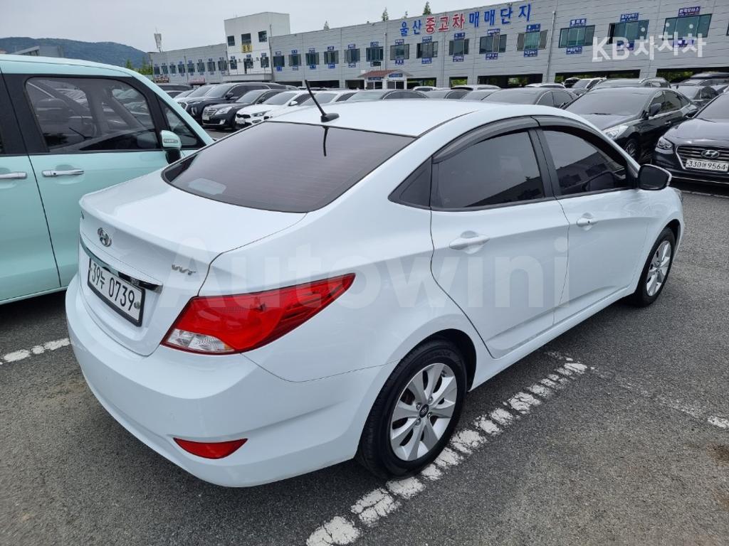 KMHCT41BEHU125946 2017 HYUNDAI ACCENT  1.4 VVT MORDERN-3