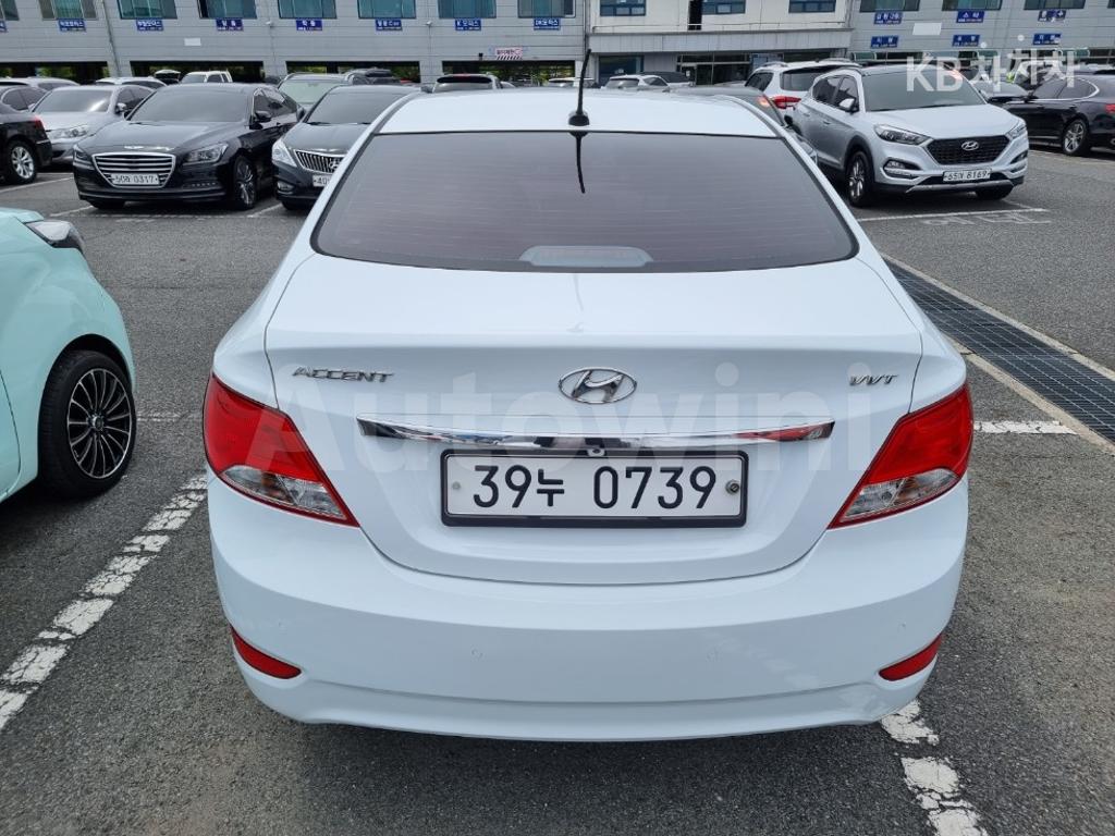 KMHCT41BEHU125946 2017 HYUNDAI ACCENT  1.4 VVT MORDERN-2