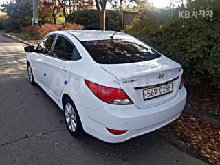 KMHCT41BEHU226953 2017 HYUNDAI ACCENT  1.4 VVT MORDERN-4