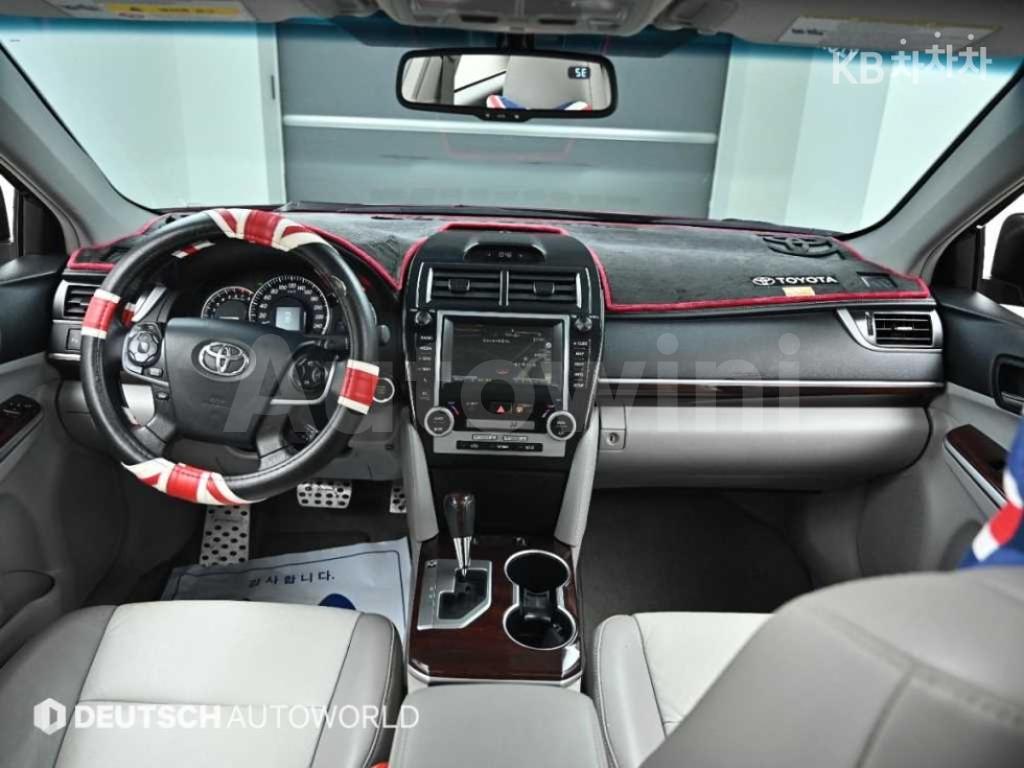 2012 TOYOTA CAMRY XLE - 7