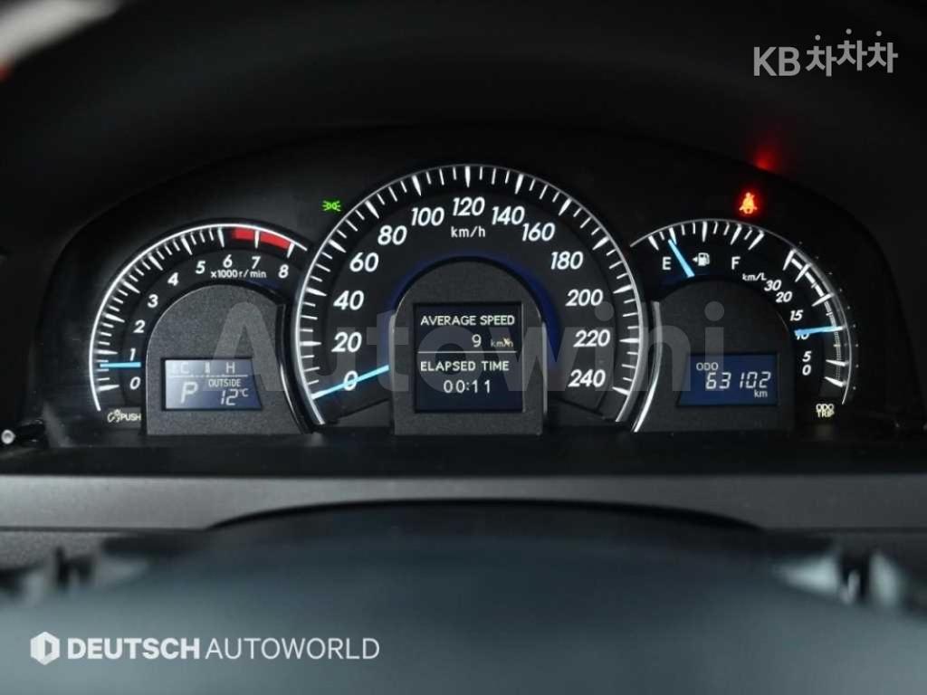 2012 TOYOTA CAMRY XLE - 8