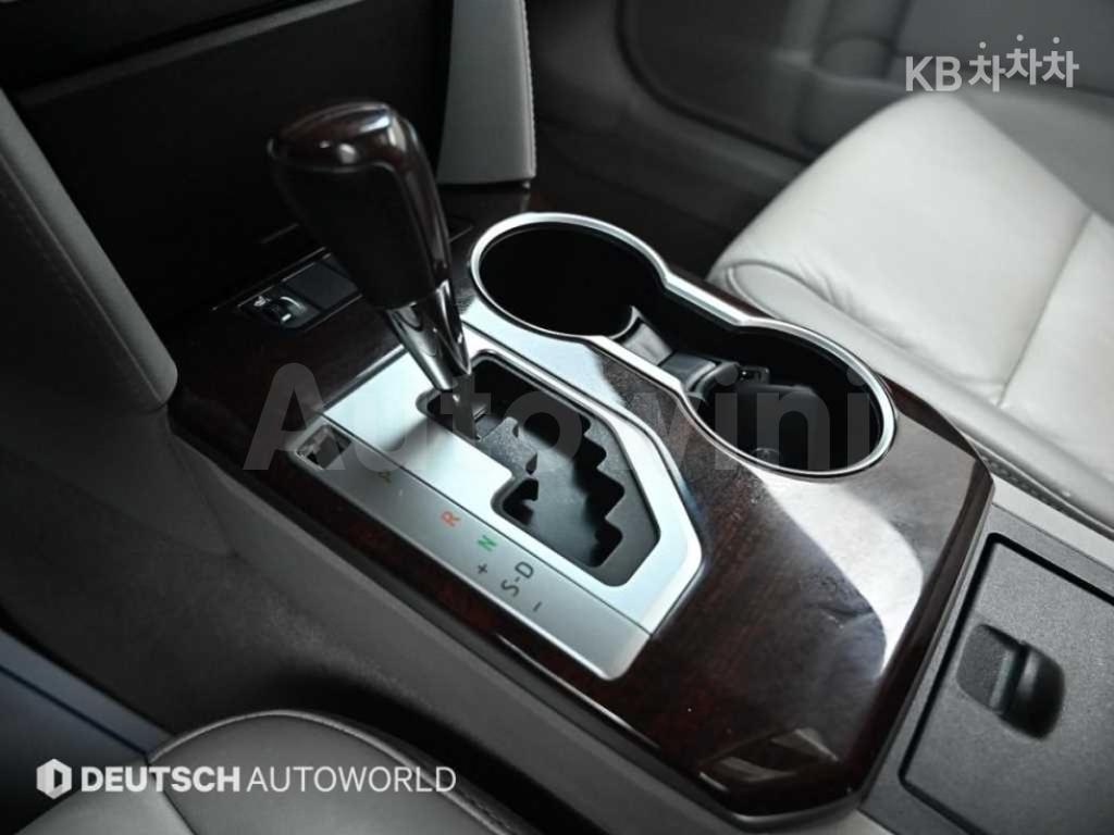 2012 TOYOTA CAMRY XLE - 9